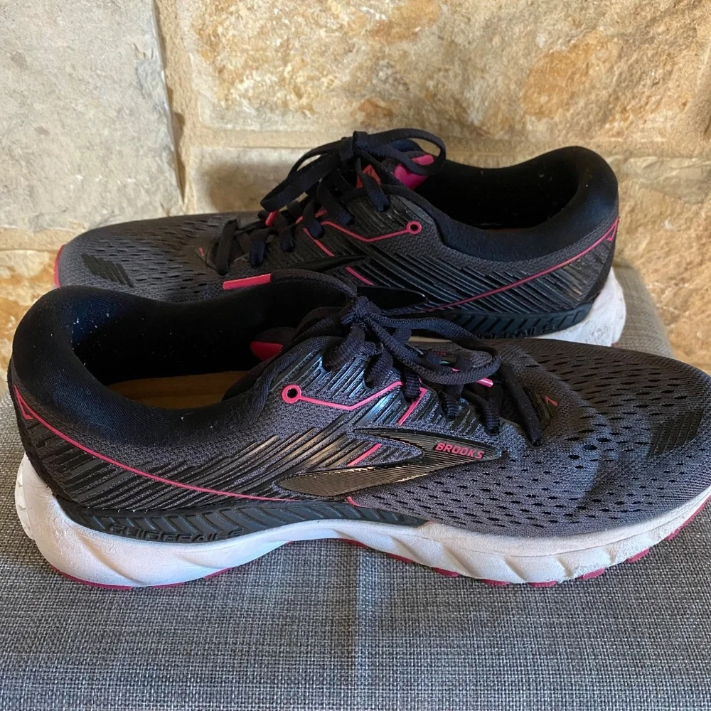 Women's Brooks running shoes - Picture 6 of 9
